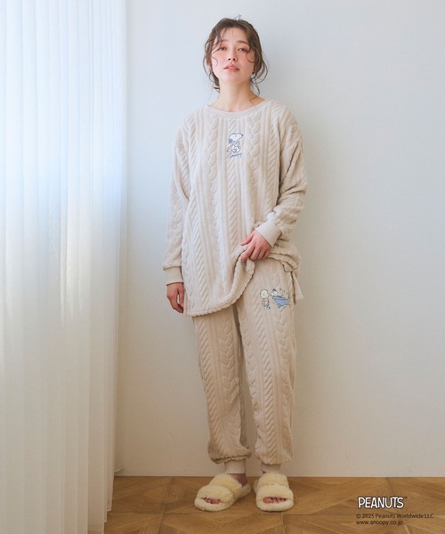 PEANUTS（ピーナッツ）の「【PEANUTS/ピーナッツ】SNOOPY/スヌーピー刺繍ケーブルフリース長袖トップス/ルームウェア（上下別売り）◆2025AW◆（ルームウェア/パジャマ・レディース・ピンク/アイボリー/グレー/ブルー/チャコールグレー/ホワイト/ベビーピンク/グレー系その他/ピンク系その他/ホワイト系その他/ホワイト系その他2・3L/M/LL/L）」の17枚目の写真