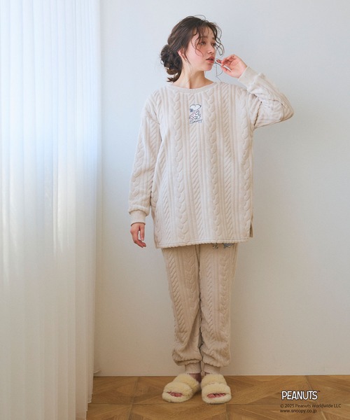 PEANUTS（ピーナッツ）の「【PEANUTS/ピーナッツ】SNOOPY/スヌーピー刺繍ケーブルフリース長袖トップス/ルームウェア（上下別売り）◆2025AW◆（ルームウェア/パジャマ・レディース・ピンク/アイボリー/グレー/ブルー/チャコールグレー/ホワイト/ベビーピンク/グレー系その他/ピンク系その他/ホワイト系その他/ホワイト系その他2・3L/M/LL/L）」の20枚目の写真