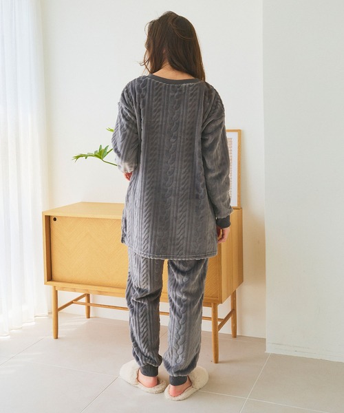 PEANUTS/ピーナッツ】SNOOPY/スヌーピー刺繍ケーブルフリース長袖