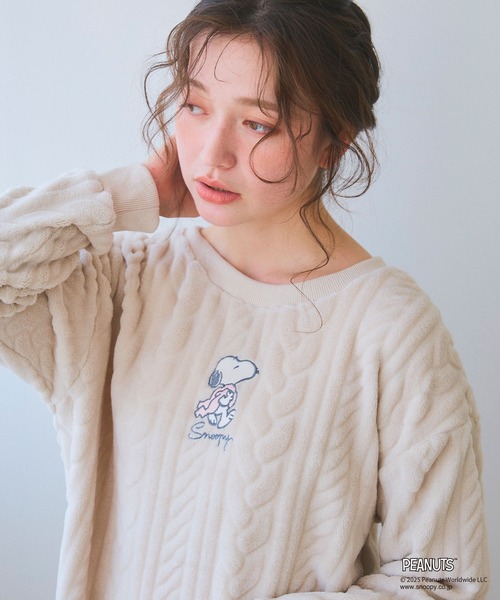 PEANUTS（ピーナッツ）の「【PEANUTS/ピーナッツ】SNOOPY/スヌーピー刺繍ケーブルフリース長袖トップス/ルームウェア（上下別売り）◆2025AW◆（ルームウェア/パジャマ・レディース・ピンク/アイボリー/グレー/ブルー/チャコールグレー/ホワイト/ベビーピンク/グレー系その他/ピンク系その他/ホワイト系その他/ホワイト系その他2・3L/M/LL/L）」の12枚目の写真