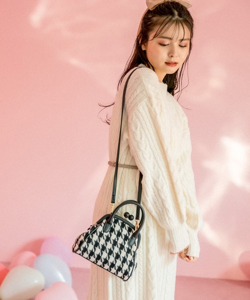 OLIVE des OLIVE（オリーブデオリーブ）の「べっ甲ガマ口バッグ（ショルダーバッグ・レディース・ダークブラウン/ベージュ/ブラック・FREE）」の2枚目の写真