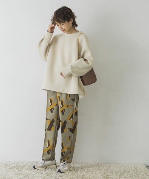 URBAN RESEARCH(アーバンリサーチ)の「ダンボール袖ボリュームプルオーバー(Tシャツ/カットソー・レディース・ブラック/アイボリー・FREE)」の4枚目の写真