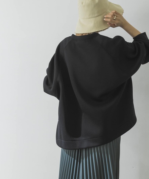 URBAN RESEARCH(アーバンリサーチ)の「ダンボール袖ボリュームプルオーバー(Tシャツ/カットソー・レディース・ブラック/アイボリー・FREE)」の17枚目の写真