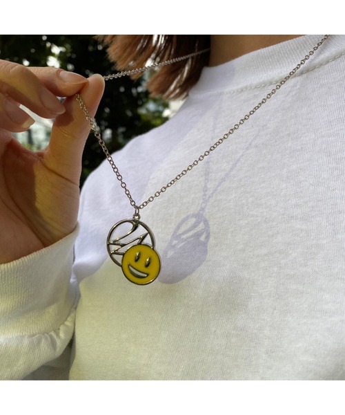 24karats(トゥウェンティーフォーカラッツ)の「Grin Logo Necklace(ネックレス・メンズ・イエロー・FREE)」の9枚目の写真