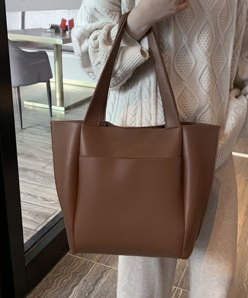 DAY CLOSET(デイ クローゼット)の「【A4収納可】キレイにかけられる大きめトートバッグ レディース(トートバッグ・レディース・ブラック/ライトベージュ/レンガ/ダークブラウン・ONE SIZE)」の11枚目の写真