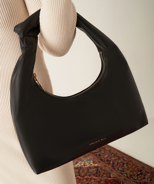 CHARLES & KEITH（チャールズ & キース）の「トップジップ ショルダー