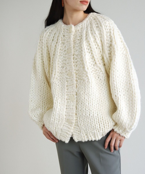 vingtrois（バントロア）の「【vingtrois】ハンドメイドケーブルニットカーディガン（カーディガン/ボレロ・レディース・アイボリー/ブラック/グレイッシュベージュ/ベージュ・M）」の8枚目の写真