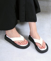 スクエアトゥトングサンダル