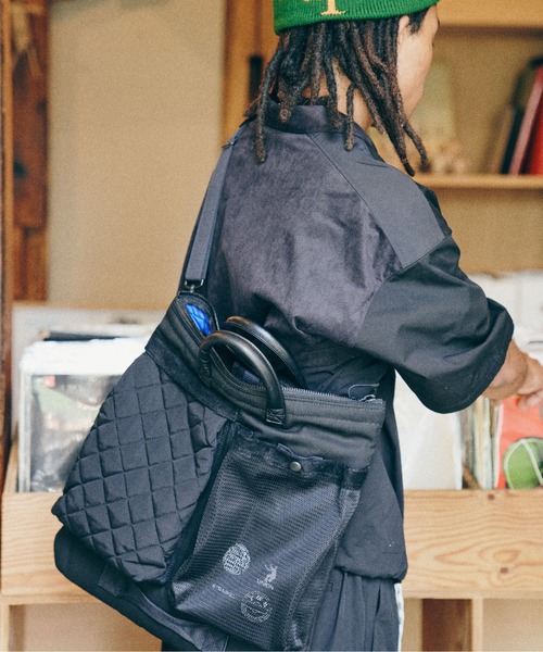 UNION（ユニオン）の「UNION TOKYO 4th Record Bag 12 Inch by PORTER ユニオン ポーター（ショルダーバッグ・メンズ・ブラック・FREE）」の2枚目の写真