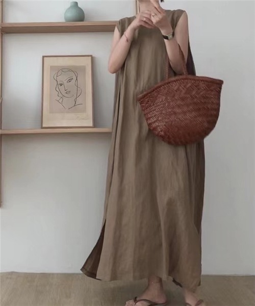 Dream garden（ドリームガーデン）の「ノースリーブ　サイドスリット　マキシ丈ワンピース（ワンピース・レディース・ブラウン/ブラック/ベージュ/ブルーグリーン/カーキ・S/L/XL/M）」の15枚目の写真