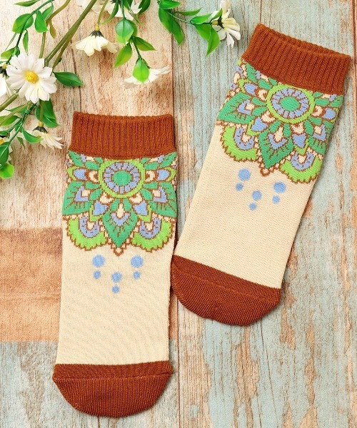 チチカカ(チチカカ)の「サークルモチーフ吸水速乾アンクルソックス 23-25cm(ソックス/靴下・レディース・ブラック/ベージュ/ブルー・FREE)」の2枚目の写真