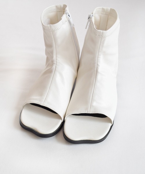 Marient（マリエント）の「Tabi Open Toe Booty /足袋ブーツ（サンダル・レディース・ホワイト・24cm/24.5cm/23cm）」の4枚目の写真