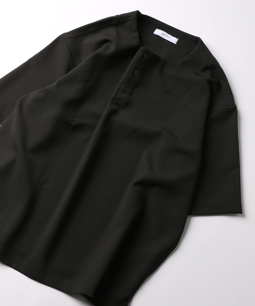 B.C STOCK(ベーセーストック)の「エステルパナマ ヘンリープルオーバー(シャツ/ブラウス・メンズ・グレー/グリーン系その他/オレンジ系その他・MEDIUM/LARGE)」の2枚目の写真