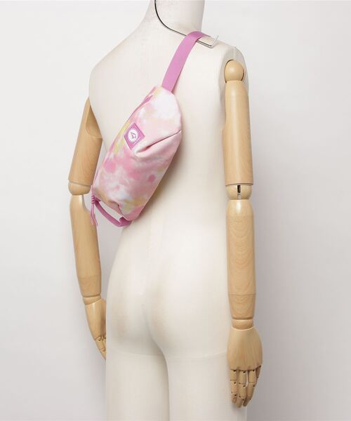 VOLCOM(ボルコム)の「【VOLCOM】VOLCOM MINI WAIST PACK(ショルダーバッグ・レディース・カーキ/マルチ・O/S)」の3枚目の写真