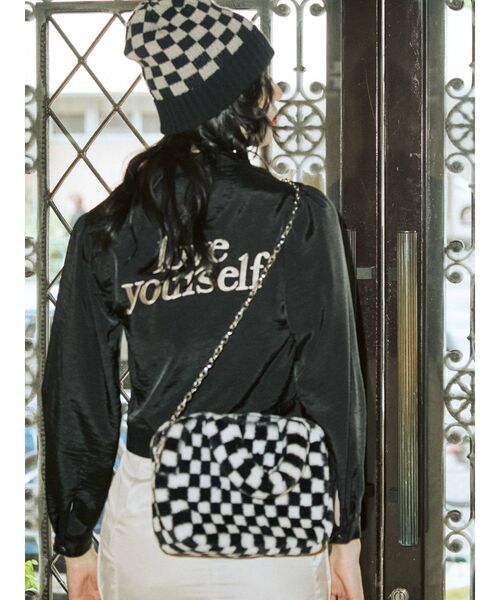 jouetie（ジュエティ）の「ファーボストンBAG（ボストンバッグ・レディース・ブラック/レッド/グリーン/ブルー・FREE）」の5枚目の写真