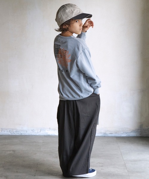 PAIRMANON STREET（ペアマノンストリート）の「【PAIRMANON STREET】【裏起毛じゃない毛玉知らずスウェット】ユニセックスグラフィックトレーナー（スウェット・キッズ・ブルー系その他/イエロー系その他3/ブルー系その他2/ブラウン系その他4/ブルー系その他7/ブルー系その他3/ブルー系その他6/ホワイト系その他4/ブラック系その他7/グリーン系その他6/グリーン系その他/グリーン系その他7/ブラック系その他2/ブラック系その他3/イエロー系その他4/ブラウン系その他3/ホワイト系その他3/グリーン系その他5/ブラック系その他6/ブラック系その他・150/120/90/100/110/140/130）」の22枚目の写真