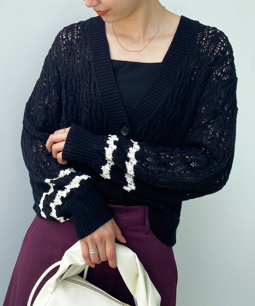 OPAQUE.CLIP（オペークドットクリップ）の「◆コットンMIX ローゲージ透かし編みVネックカーディガン（カーディガン/ボレロ・レディース・ブラック/ホワイト系/ダークグリーン・38）」の10枚目の写真