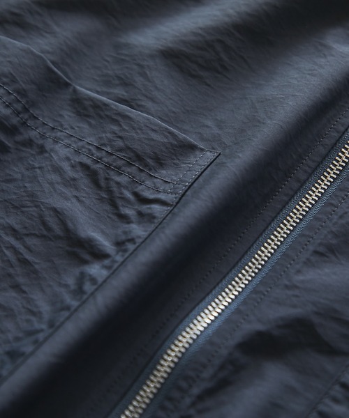 un dix cors（アンディコール）の「オンオフ使えて高コスパ　ナイロン光沢ノーカラーブルゾン（ブルゾン・レディース・アイボリー/チャコールグレー・FREE）」の20枚目の写真