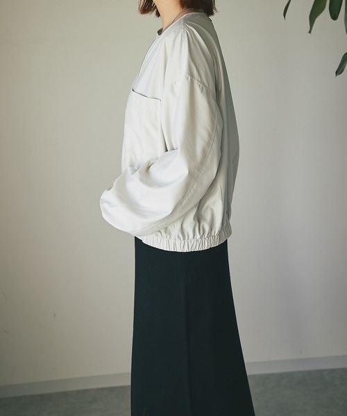 un dix cors（アンディコール）の「オンオフ使えて高コスパ　ナイロン光沢ノーカラーブルゾン（ブルゾン・レディース・アイボリー/チャコールグレー・FREE）」の8枚目の写真