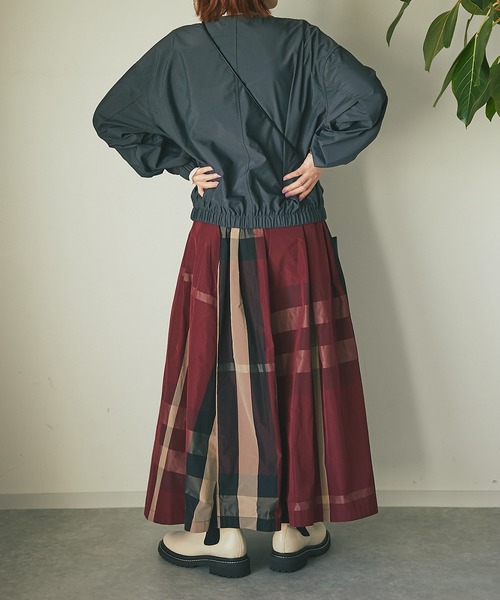 un dix cors（アンディコール）の「オンオフ使えて高コスパ　ナイロン光沢ノーカラーブルゾン（ブルゾン・レディース・アイボリー/チャコールグレー・FREE）」の19枚目の写真