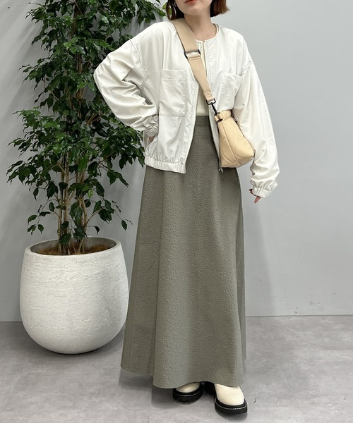 un dix cors（アンディコール）の「オンオフ使えて高コスパ　ナイロン光沢ノーカラーブルゾン（ブルゾン・レディース・アイボリー/チャコールグレー・FREE）」の22枚目の写真