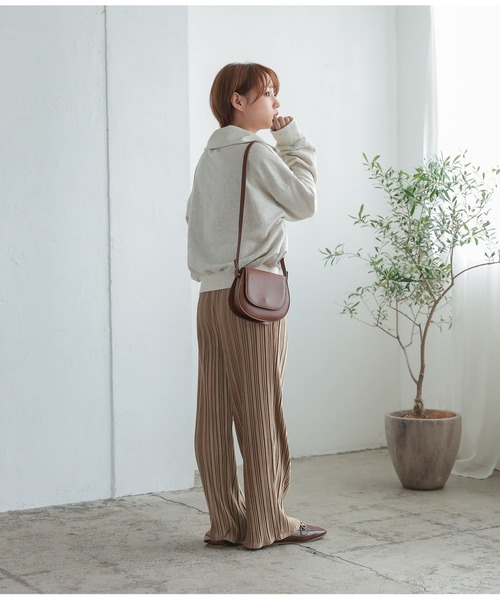 Isn't She?(イズントシー)の「スウェードタッチプリーツパンツ(その他パンツ・レディース・モカ/アイボリー/ベージュ・FREE)」の4枚目の写真