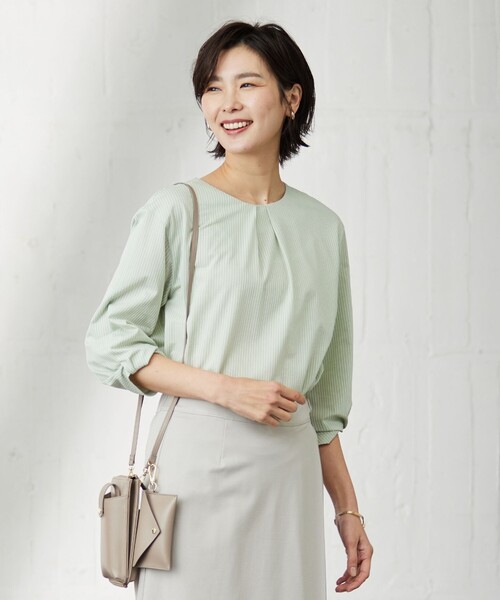 J.PRESS Ladies(J.プレス レディス)の「ピンストライプジャージー ボリュームスリーブ カットソー(Tシャツ/カットソー・レディース・ライトグレー系1/ライトグリーン系1/ブルー系1/ふじ色系1・SMALL)」の2枚目の写真