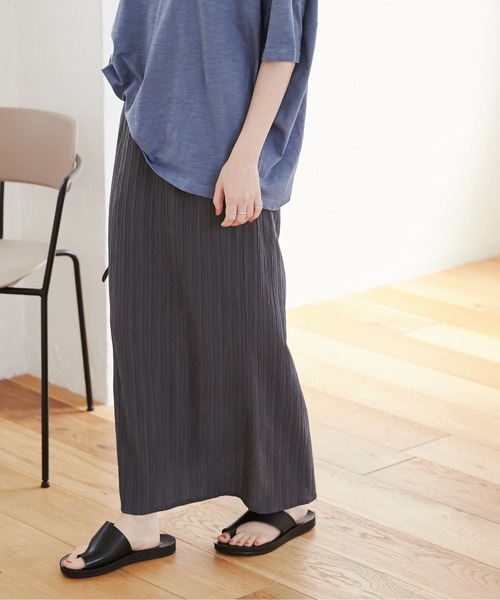 ANGIE(アンジー)の「楊柳ストレートスカート(スカート・レディース・ブルー/アイボリー/スミクロ/ブラウン/ライム・FREE)」の4枚目の写真