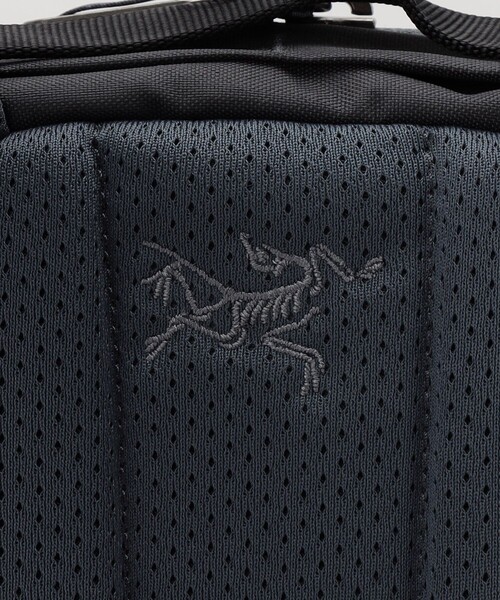 ARC'TERYX（アークテリクス）の「ARC'TERYX/アークテリクス MANTIS 16/マンティス 16（バックパック/リュック・メンズ・チャコールグレー/ブラック/インディゴブルー・ﾌﾘ-）」の11枚目の写真