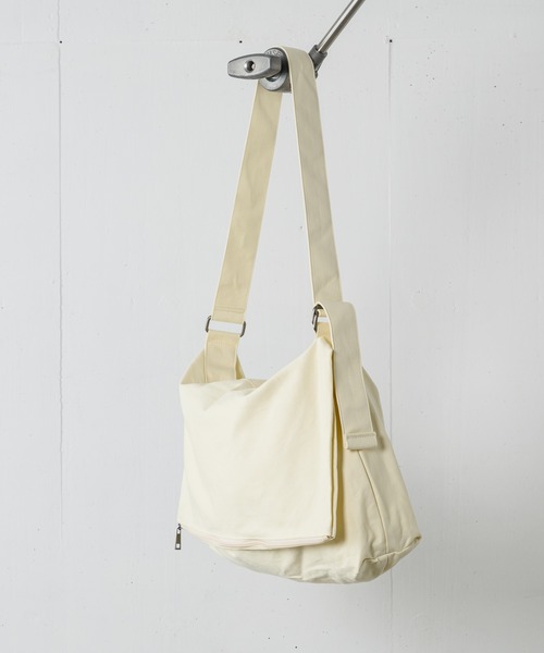 INTER FACTORY（インターファクトリー）の「古謝那伊留 - メッセンジャーバッグ made in INTER FACTORY（ショルダーバッグ・メンズ・ブラック/ナチュラル・FREE）」の20枚目の写真