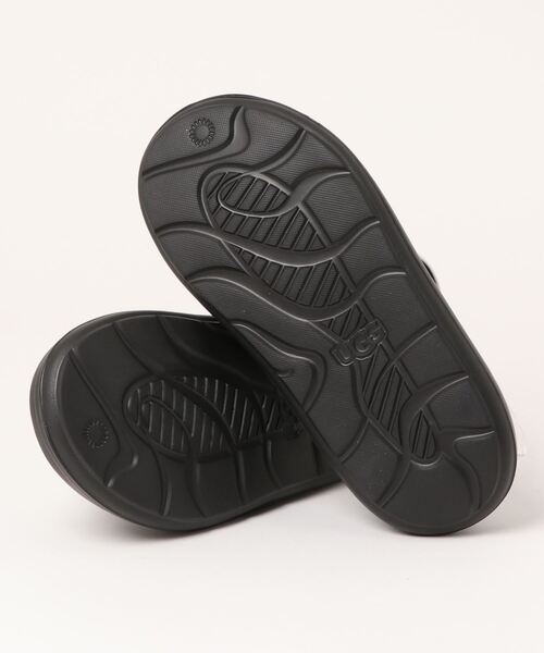 SALON adam et rope'（サロン アダム エ ロペ）の「【WEB限定】【UGG（アグ）】Sport Yeah（サンダル・レディース・ブラック/ホワイト・24.0cm/23.0cm/22cm/25.0cm）」の3枚目の写真