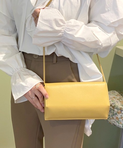 Olu.（オルドット）の「レザータッチレターバッグ（ハンドバッグ・レディース・イエロー/アイボリー/ブルーグレー・FREE）」の3枚目の写真