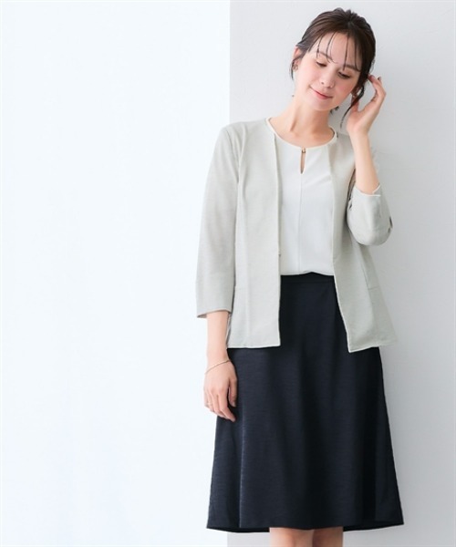 7days Life Styling(セブンデイズライフスタイリング)の「【UVカット/吸汗速乾】夏用ノーカラージャケット うすカルジャージー (洗濯機OK)(スーツジャケット・レディース・ブラック/グレイッシュベージュ/ネイビー・S/M/L/LL/3L)」の5枚目の写真