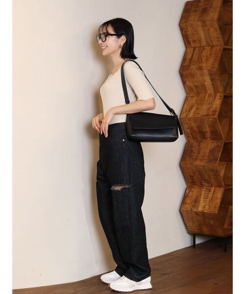 LAGUNAMOON（ラグナムーン）の「アシンメトリーネックラインニットプルオーバー（ニット/セーター・レディース・オリーブ/アイボリー/ブルー/ブラック・FREE）」の13枚目の写真