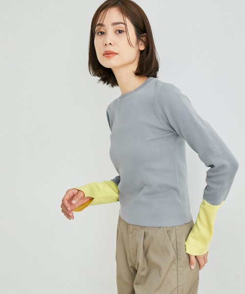 le cercle ADAM ET ROPE'（ルセルクルアダムエロペ）の「バイカラースリーブニット（ニット/セーター・レディース・サックスブルー/ブラック/オフホワイト/ベージュ系その他・FREE）」の4枚目の写真