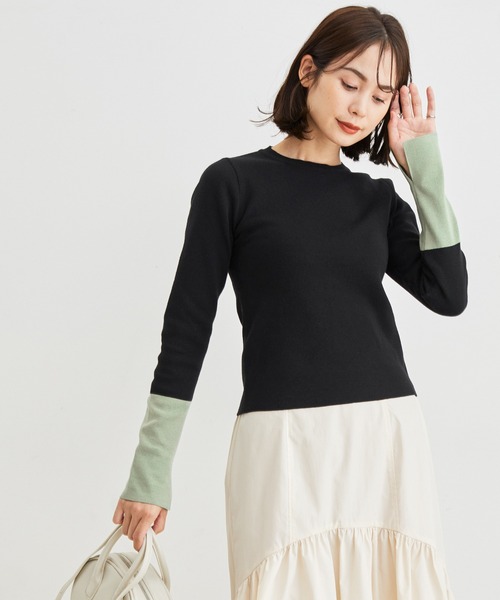 le cercle ADAM ET ROPE'（ルセルクルアダムエロペ）の「バイカラースリーブニット（ニット/セーター・レディース・サックスブルー/ブラック/オフホワイト/ベージュ系その他・FREE）」の2枚目の写真