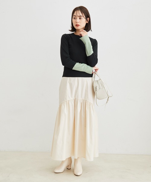 le cercle ADAM ET ROPE'（ルセルクルアダムエロペ）の「バイカラースリーブニット（ニット/セーター・レディース・サックスブルー/ブラック/オフホワイト/ベージュ系その他・FREE）」の7枚目の写真