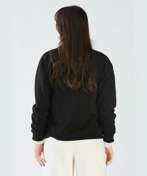 To b. by agnes b.(トゥービーバイアニエスベー)の「スリーレイヤード ロゴ スウェットプルオーバー(スウェット・レディース・ブラック・38/40)」の4枚目の写真