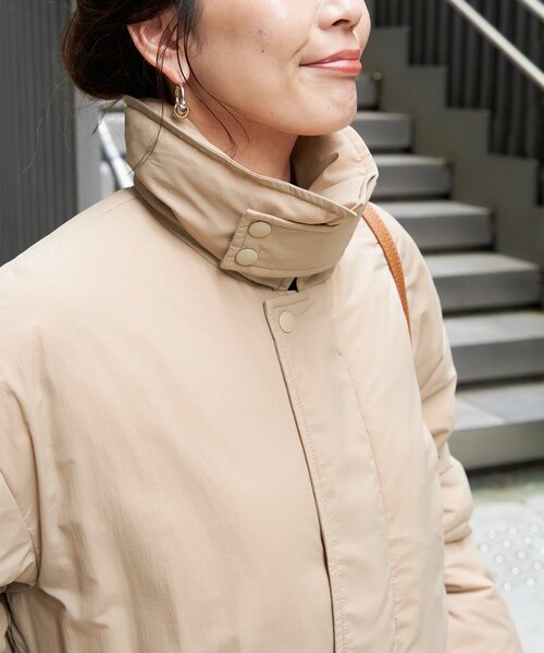 B.C STOCK(ベーセーストック)の「ロングステンカラーダウン(ダウンジャケット/コート・レディース・アイボリー/ベージュ/ブラック・SMALL/MEDIUM)」の9枚目の写真