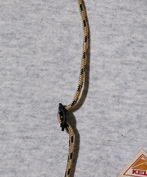 FREAK'S STORE（フリークスストア）の「限定展開 KELTY×FREAK'S STORE/ケルティ 別注 ワンポイント ヴィンテージロゴ プルオーバーパーカー/フーディー/ビッグシルエット（パーカー・メンズ・オフホワイト/アッシュグレー/グレイッシュブルー/ブラック/グレイッシュベージュ/スミクロ/ネイビー・SMALL/MEDIUM/LARGE/X-LARGE）」の18枚目の写真