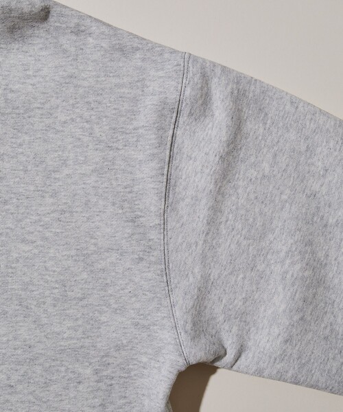 FREAK'S STORE（フリークスストア）の「限定展開 KELTY×FREAK'S STORE/ケルティ 別注 ワンポイント ヴィンテージロゴ プルオーバーパーカー/フーディー/ビッグシルエット（パーカー・メンズ・オフホワイト/アッシュグレー/グレイッシュブルー/ブラック/グレイッシュベージュ/スミクロ/ネイビー・SMALL/MEDIUM/LARGE/X-LARGE）」の9枚目の写真