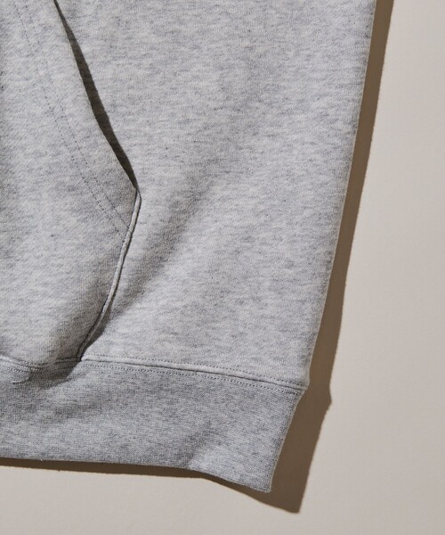FREAK'S STORE（フリークスストア）の「限定展開 KELTY×FREAK'S STORE/ケルティ 別注 ワンポイント ヴィンテージロゴ プルオーバーパーカー/フーディー/ビッグシルエット（パーカー・メンズ・オフホワイト/アッシュグレー/グレイッシュブルー/ブラック/グレイッシュベージュ/スミクロ/ネイビー・SMALL/MEDIUM/LARGE/X-LARGE）」の14枚目の写真
