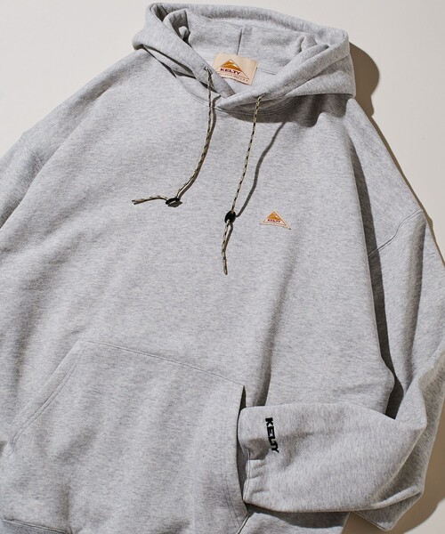 FREAK'S STORE（フリークスストア）の「限定展開 KELTY×FREAK'S STORE/ケルティ 別注 ワンポイント ヴィンテージロゴ プルオーバーパーカー/フーディー/ビッグシルエット（パーカー・メンズ・オフホワイト/アッシュグレー/グレイッシュブルー/ブラック/グレイッシュベージュ/スミクロ/ネイビー・SMALL/MEDIUM/LARGE/X-LARGE）」の19枚目の写真