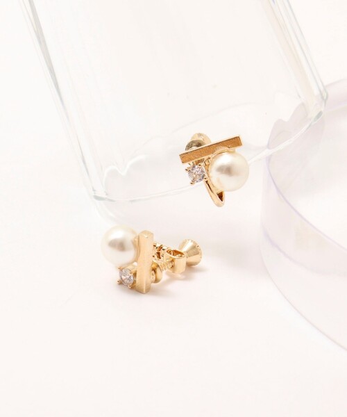 NOLLEY’S Sophi（ノーリーズソフィ）の「バーパールビジューイヤリング（イヤリング・レディース・オフホワイト・FREE）」の3枚目の写真