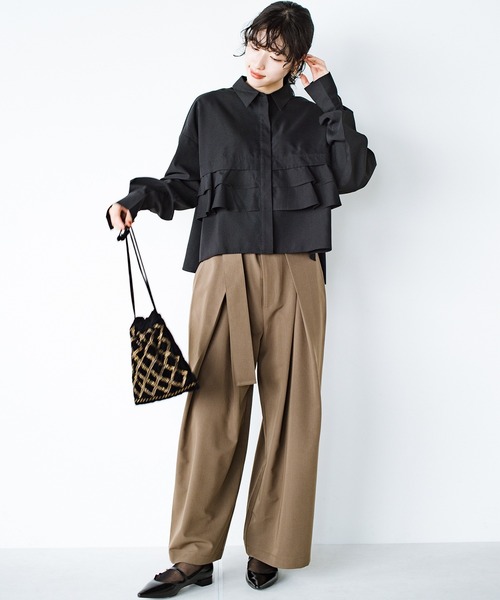 haco!（ハコ）の「胸の内、見せてあげないフリルシャツ（シャツ/ブラウス・レディース・ブラック/オフホワイト・LARGE/X-LARGE/MEDIUM/SMALL）」の4枚目の写真