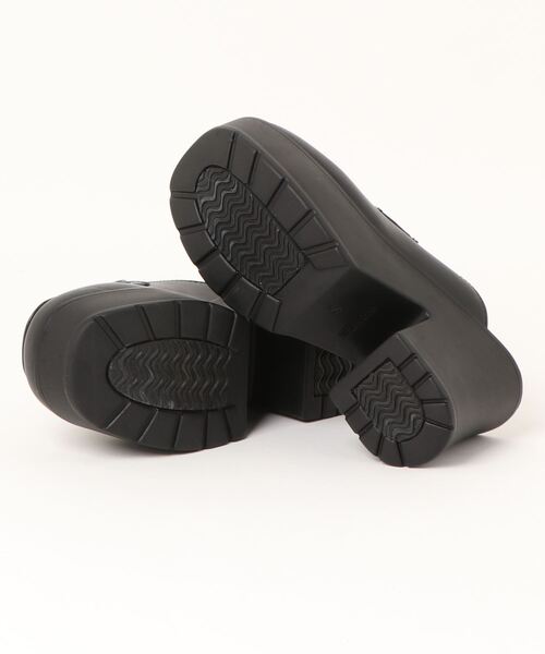 FOREVER 21（フォーエバー トゥエンティーワン）の「厚底ヒールサボ（その他シューズ・レディース・シルバー/ブラック・MEDIUM/SMALL/LARGE）」の11枚目の写真