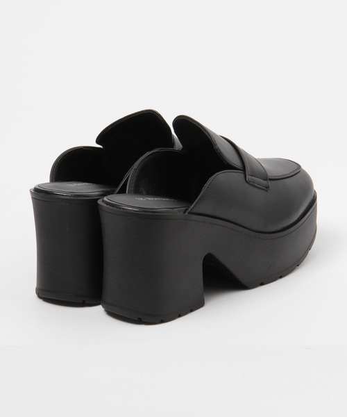 FOREVER 21（フォーエバー トゥエンティーワン）の「厚底ヒールサボ（その他シューズ・レディース・シルバー/ブラック・MEDIUM/SMALL/LARGE）」の13枚目の写真