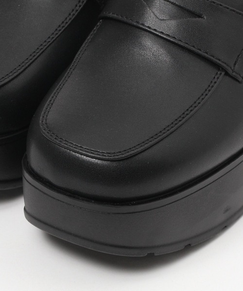 FOREVER 21（フォーエバー トゥエンティーワン）の「厚底ヒールサボ（その他シューズ・レディース・シルバー/ブラック・MEDIUM/SMALL/LARGE）」の9枚目の写真