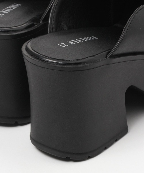 FOREVER 21（フォーエバー トゥエンティーワン）の「厚底ヒールサボ（その他シューズ・レディース・シルバー/ブラック・MEDIUM/SMALL/LARGE）」の8枚目の写真