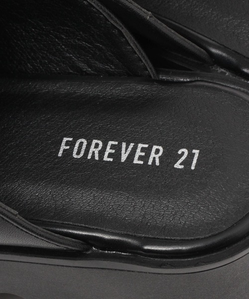 FOREVER 21（フォーエバー トゥエンティーワン）の「厚底ヒールサボ（その他シューズ・レディース・シルバー/ブラック・MEDIUM/SMALL/LARGE）」の3枚目の写真